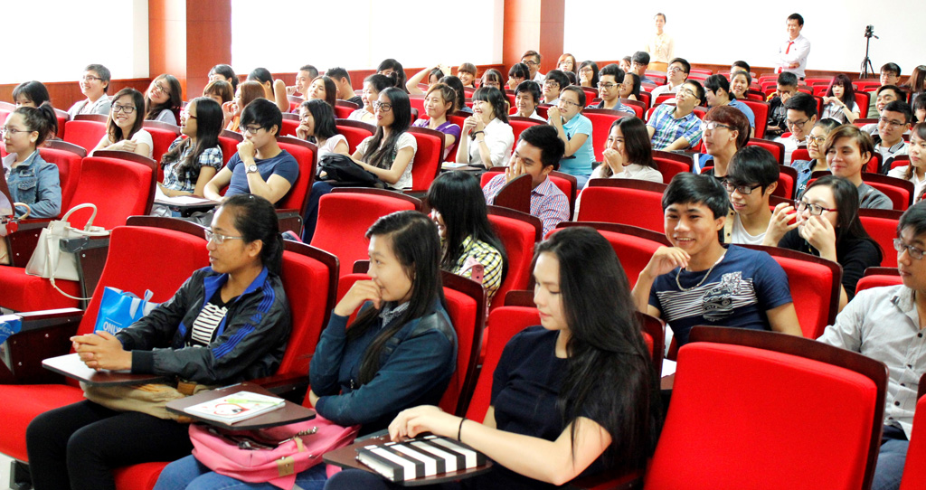 Các tân sinh viên có mặt tại New Students Orientation 2014