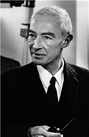 Nhà vật lý người Mỹ J. Robert Oppenheimer