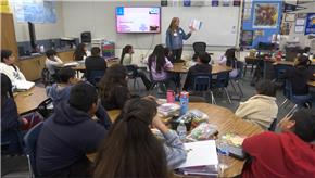 Hoạt động ‘Read Across America’ được tổ chức tại một số Trường Tiểu học ở Santa Maria