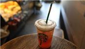 Starbucks: Nói “không” với ống hút nhựa từ năm 2020
