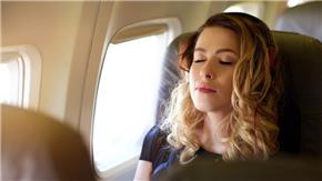 Tại sao không nên ngủ trong khi máy bay cất cánh và hạ cánh?