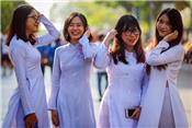 Nữ sinh Sài Gòn đồng diễn áo dài trên phố đi bộ Nguyễn Huệ