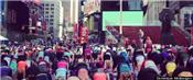 Hàng ngàn người tập yoga chào đón ngày hạ chí tại Quảng trường Thời đại