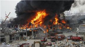 Một tháng sau vụ nổ, đám cháy lớn lại bùng phát tại cảng Beirut