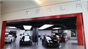 Chiếc xe hơi điện Tesla đầu tiên do Thượng Hải sản xuất hiện được tung ra khắp Trung Quốc