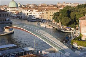 Venice chuẩn bị thay mặt kính trên cầu đi bộ của kiến trúc sư Santiago Calatrava