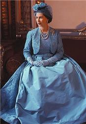 Những bộ váy áo và trang sức thân thuộc với Nữ hoàng Elizabeth đệ nhị