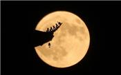 Trung Quốc phóng 'Mặt Trăng' nhân tạo vào quỹ đạo để chiếu sáng đường phố