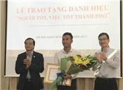 TP Hà Nội khen thưởng nam sinh chạy xe ôm trả lại 320 triệu đồng khách quên
