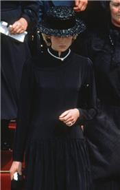 Lịch sử về thời trang dành cho tang lễ của gia đình hoàng gia