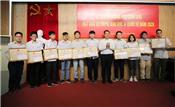 Giám đốc ĐH Quốc gia tặng bằng khen cho 10 học sinh đoạt giải quốc tế