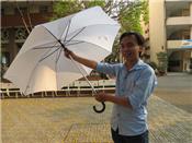 Chiếc ô chống tia UV của sinh viên Việt Nam
