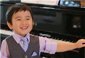 Thần đồng piano 5 tuổi Evan Le