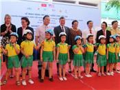 Chính phủ Hoa Kỳ trao tặng 25.000 mũ bảo hiểm cho trẻ em Việt Nam