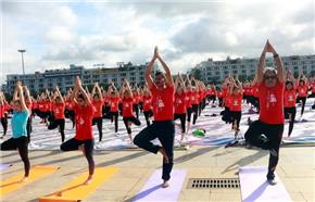 Ngày Quốc tế Yoga thu hút gần 3.000 người tham dự tại Quảng Ninh